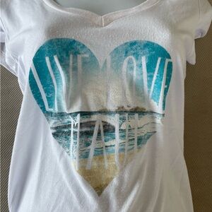 “Live Love Maui” graphic v-neck t-shirt